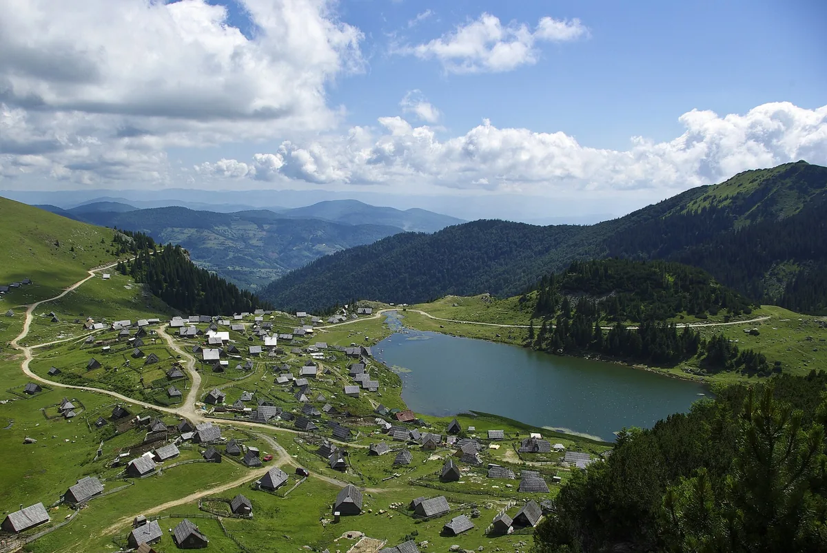 Prokoško Lake and the surrounding highland settlement